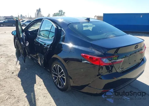 2025 Toyota Camry Xle z USA, uszkodzony, nr VIN 4T1DAACK8SU583703